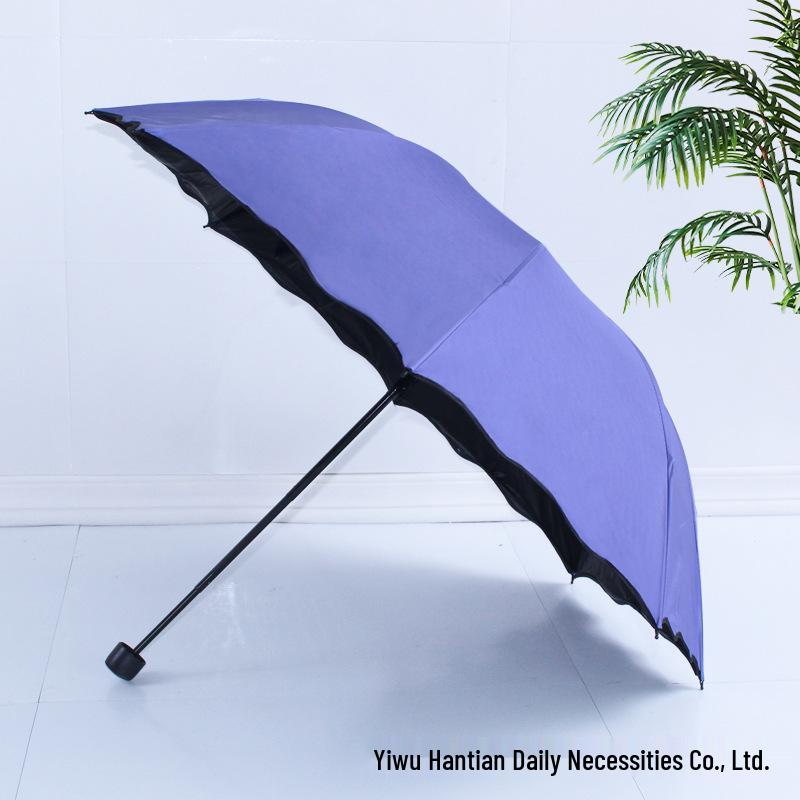 Blühender Rüschenschirm: Sonnenschirm & UV-Schutz, Schwarzleim, Regenschirm für Sonne oder Regen. Option für individuelles Logo.