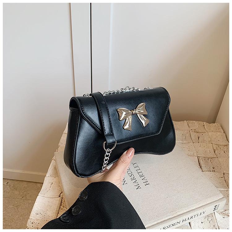 

2024 летняя новая простая и модная сумка через плечо модная повседневная сумка-мессенджер пригородная сумка французская нишевая женская сумка чёрный