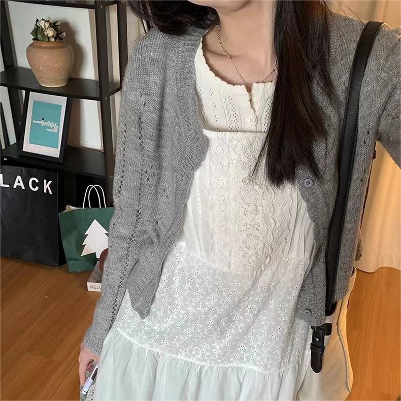 

Sweet hollow knitted cardigan women s 2025 early spring new candy color lace round neck short small cardigan women 2044-24 (average size) серый