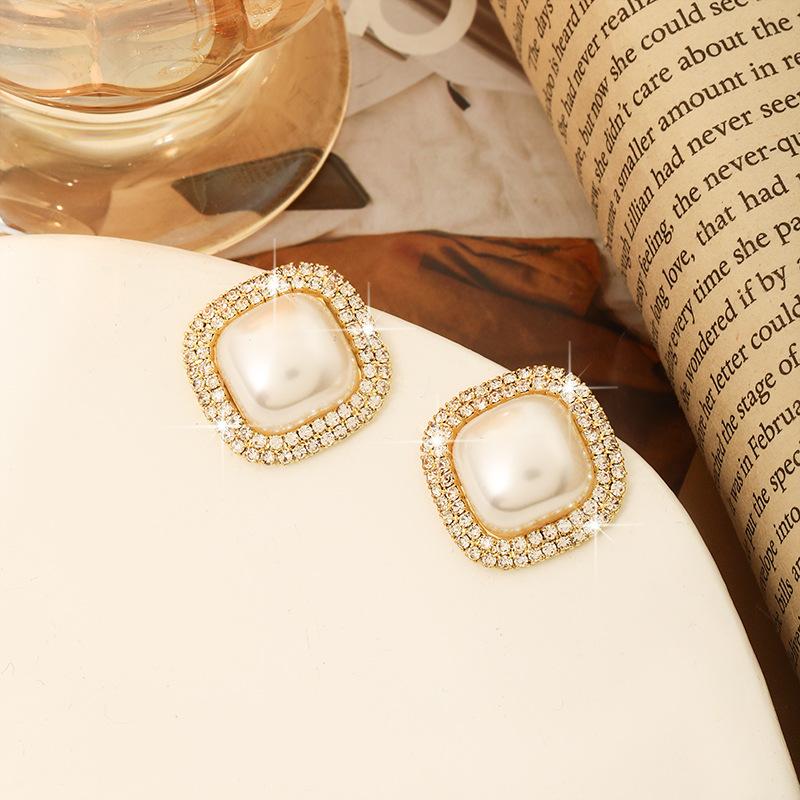 Xiaoxiangfeng French Retro Diamond-encrusted Stud Earrings S925 Silver Needle Style Earrings