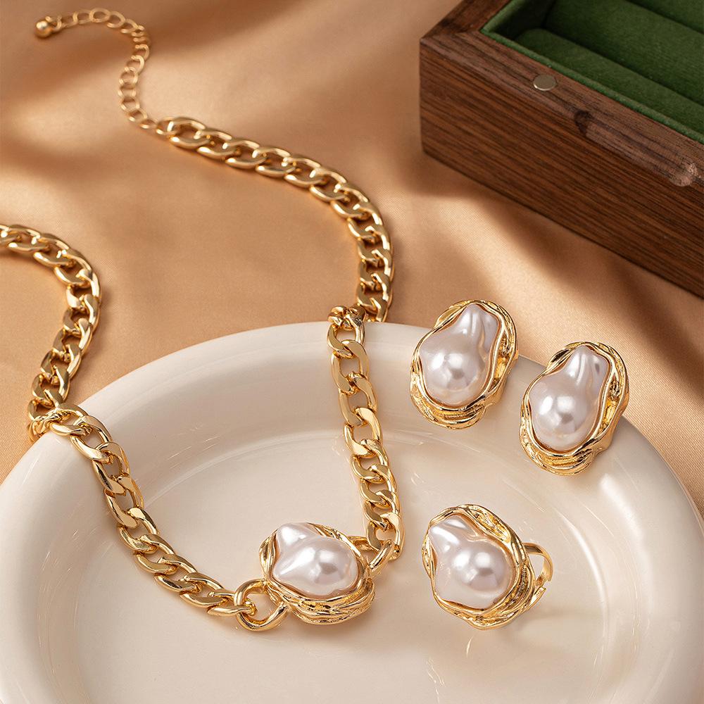 4pcs Retro Luxury Fashion Style Earrings Necklace Plus Rings Set