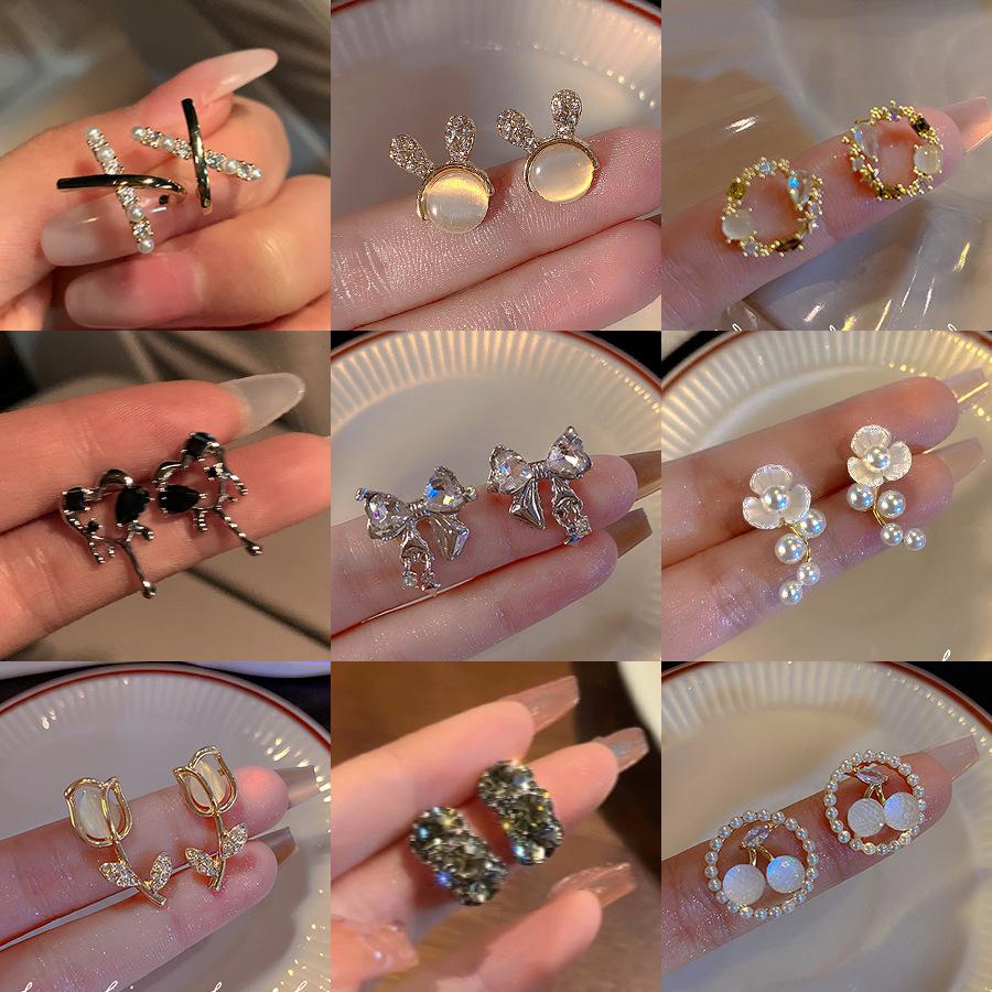 Korean Version of Retro Earrings, Cold Wind Temperament, Ear Jewelry, High-end Sense, Niche Design, Stud Earrings, Women