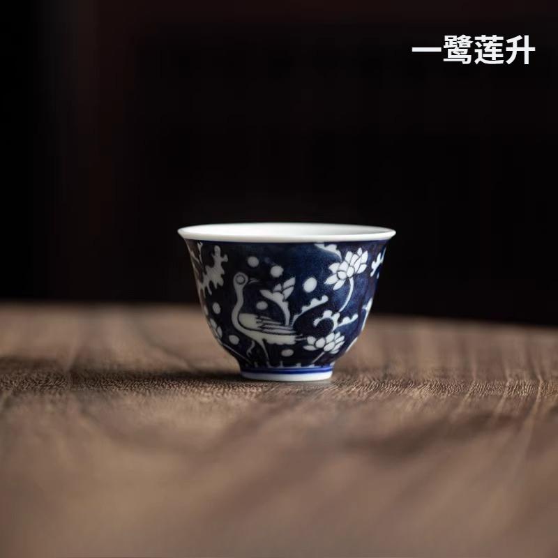 

1pc 50ml Blue and White Tea Cup Chinese Ceramic Kung Fu Tea Set Household Small Tea Cup Master s Cup Drinking Utensils 6x4cm 50ml