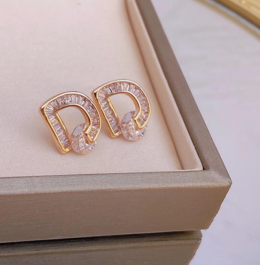 Star light point D letter diamond earrings niche design sense unique exquisite light luxury temperament versatile stud earrings
