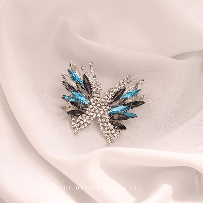 Broche Elegante de Pérola Dourada e Espiga de Trigo: Acessório Versátil e de Alta Qualidade para Mulheres