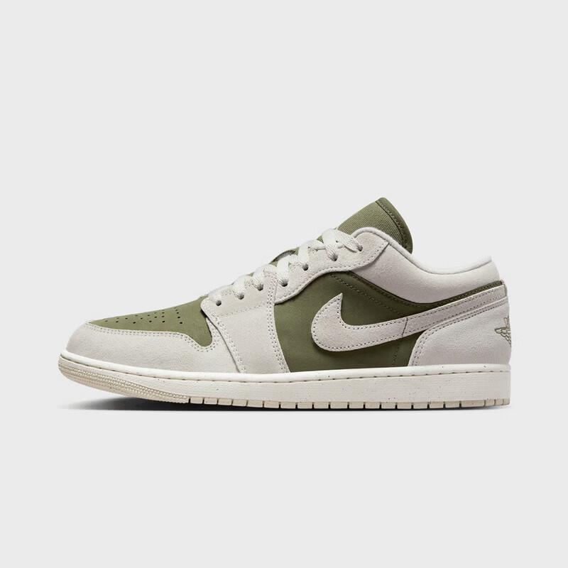 

Jordan Men s AJ1 Low-Top Cushioned Sneakers 43