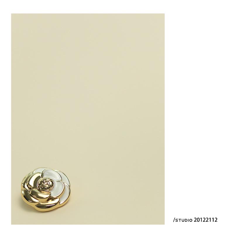 Guziki w stylu francuskim Estudio Camellia Metal do marynarek i futer