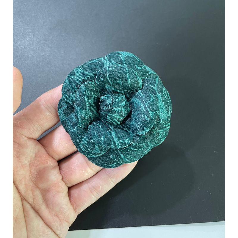 

Новинка 6.6 Классический Маленький Ароматный Цветок Нибу Супер Укладка Волос Цветок Камелия Украшение Корсаж Заколка для Волос Цветок Одиночная Брошь 31 green embroidery cloth plus brooch