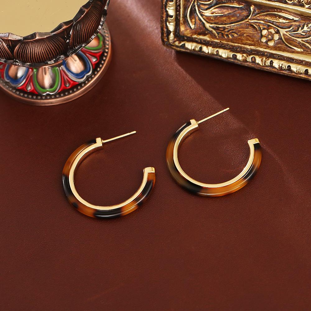 Zhao Lusi Xu Yan Maelard Caramel C-Shaped Minimalist Fashion Earrings