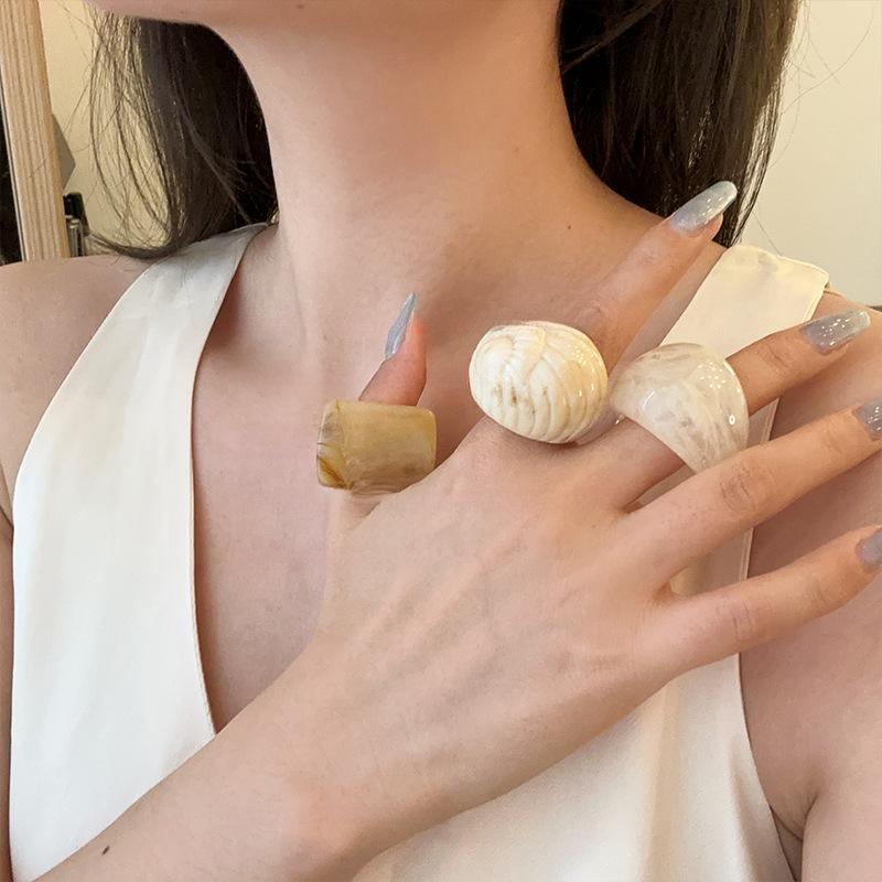 Resin smudged oval ring, fashionable and simple temperament, index finger ring, temperament, versatile, high-end, niche jewelry.