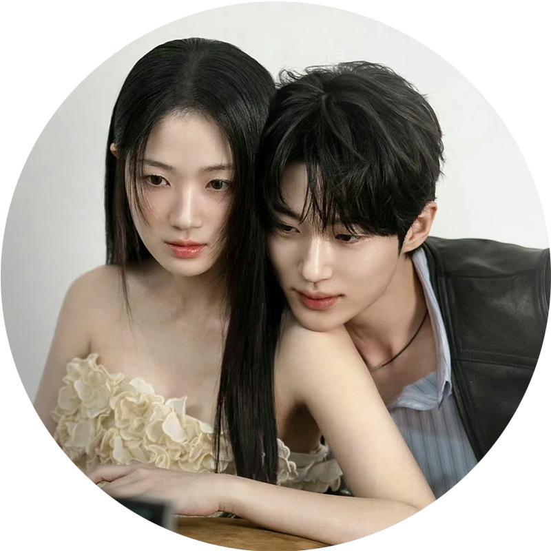 Llavero Colgante Espejo Insignia "Lovely Runner" - Merchandising del Drama Coreano con Byeon Woo-seok y Kim Hye-yoon