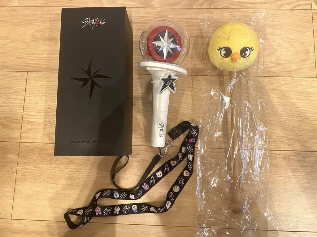 [USED] Stray Kids Penlight + Pogari Shoulder Massager, Penlight Ring, Neck Strap