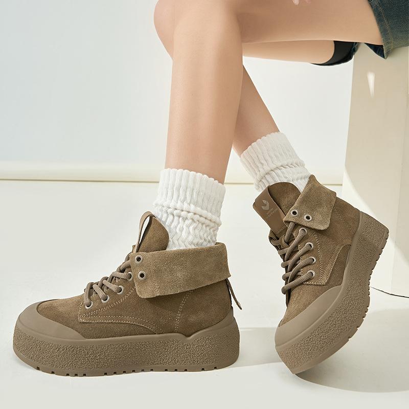 Popular leather Martin boots, women's cattle cashmere heightened platform locomotive boots, outdoor kicks can't be broken, and big yellow boots are