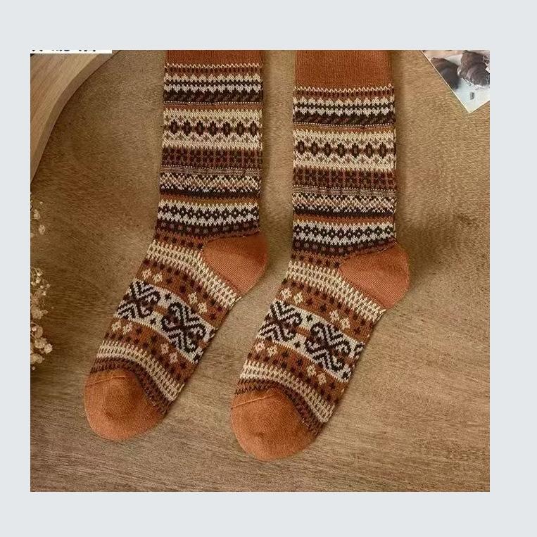 1 Pair of Autumn and Winter Retro Thick Mid Tube Socks Maillard Winter Thick American Pile Socks Mid Tube Short Socks Set