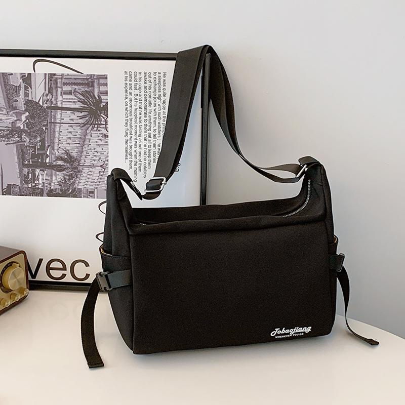 Сумка через плечо с буквенным принтом — фото 8