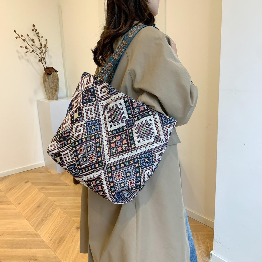 2025 neue Achseltasche Urlaubsstil Schulterhandtasche Nischenmode schlichtes Temperament vielseitige Damentasche