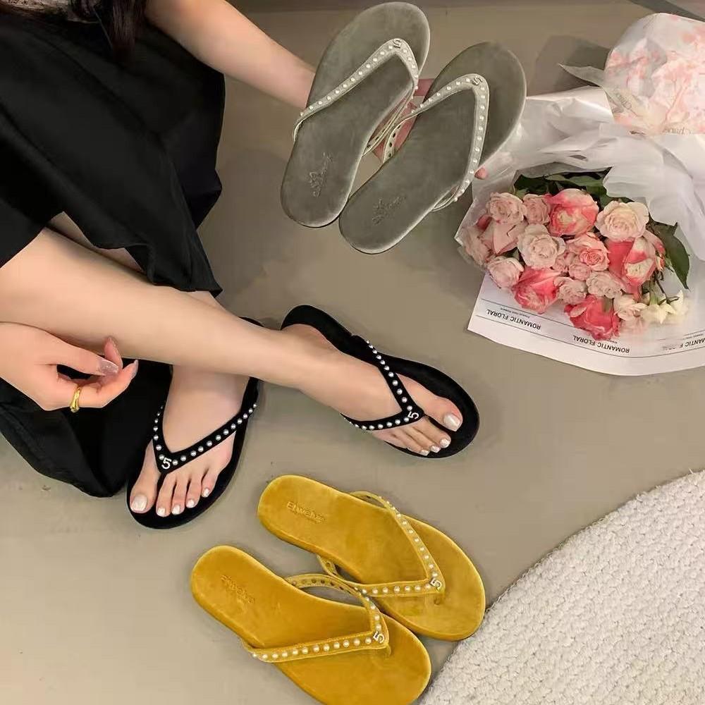 

2025 spring and summer new small fragrant rhinestone flip-flops women s flat bottom simple flip-flops casual beach slippers 39 серебряный
