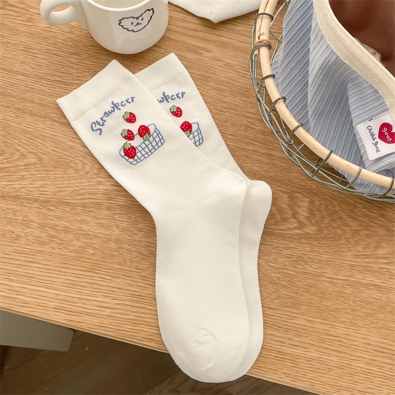 Women's Spring and Summer Fashion Simple Cloth Label Strawberry Embroidery Sweet Absorbing Breathable Cotton Socks