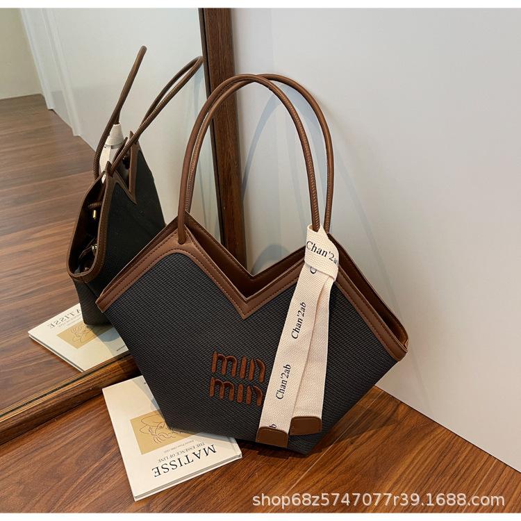 Large-capacity bag women s summer versatile 2025 new casual shoulder bag niche design commuter tote bag