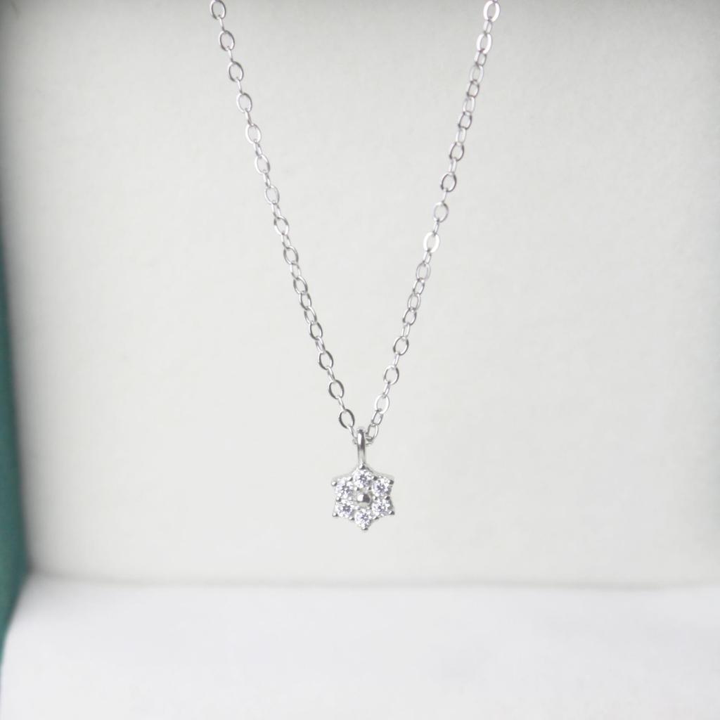 14K Gold-Plated Sterling Silver Flower Pendant Necklace - Elegant Clavicle Chain Gift