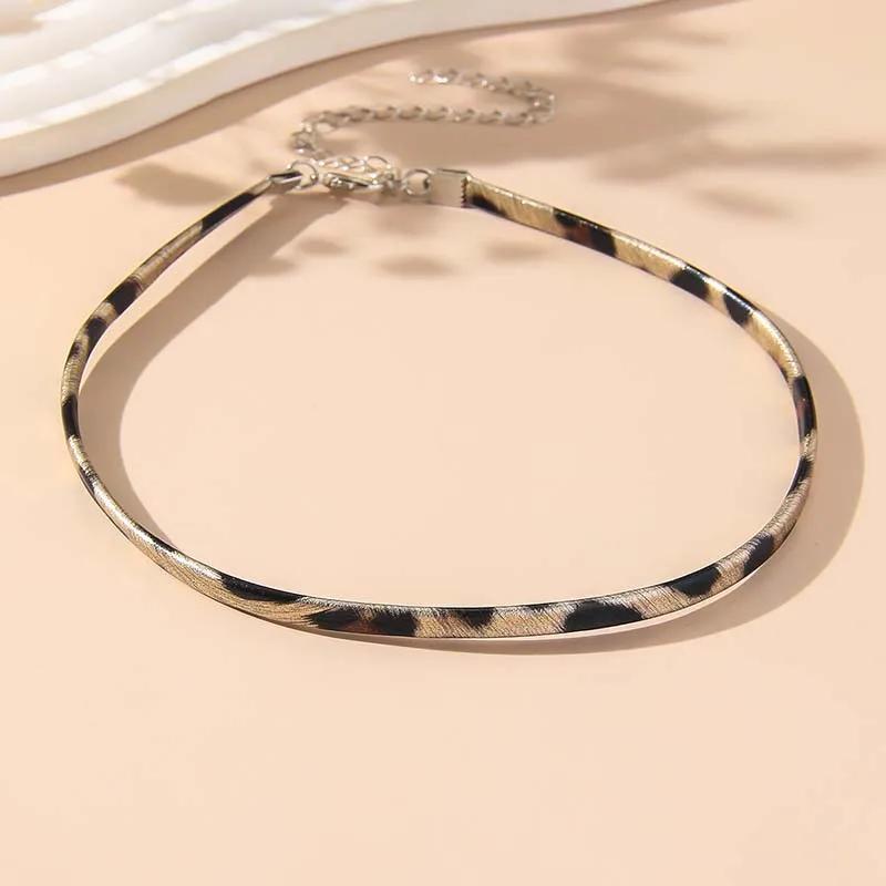 

Vintage Brown Color Leopard Print Choker Necklace for Women Fashion Metal Clavicle Chain Necklace Zircon Gift 2025 New