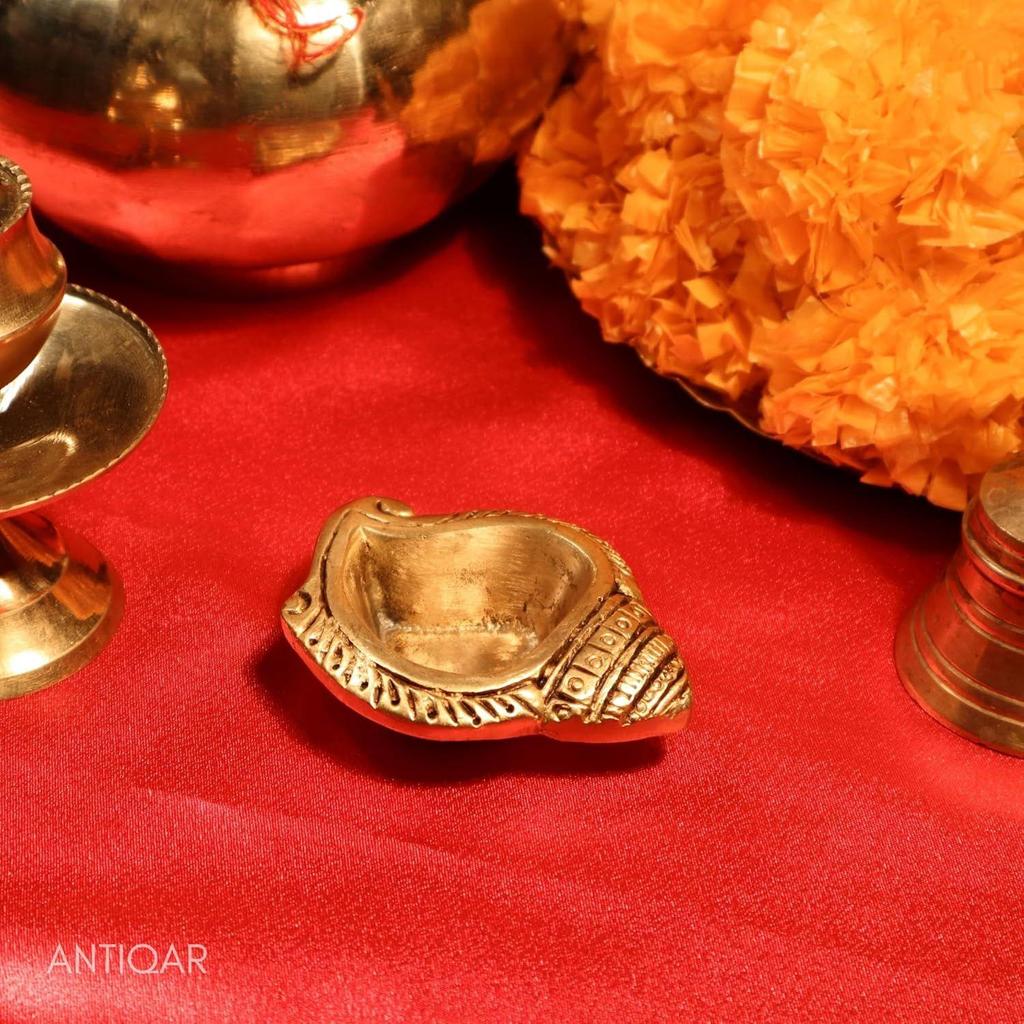 Brass Shankh Shape Diya – 2.5 Cm | Antique Golden Finish | Handcrafted Pooja Diya