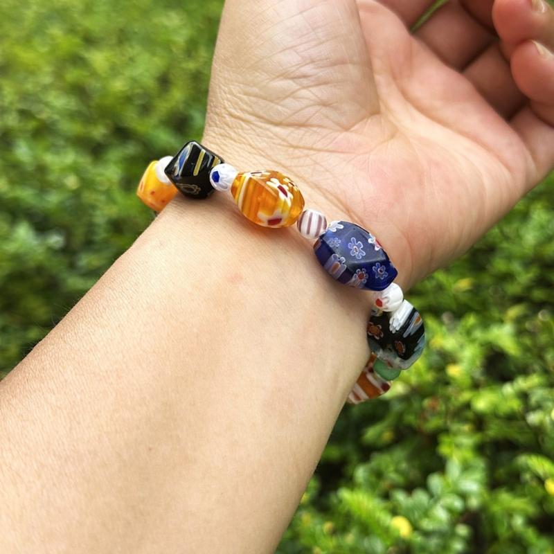 Stabiles Glasperlenarmband Einzigartige verdrehte Designs Tragbarer Komfortschmuck Geschenk für Sie