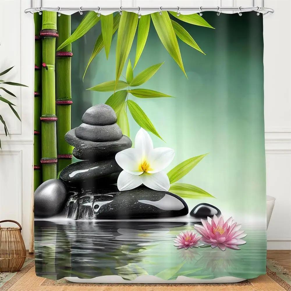 Rideaux de douche en bambou vert zen, fleurs d'orchidée violette et papillons, plantes, pierre noire, décor de salle de bain en tissu avec paysage naturel de spa