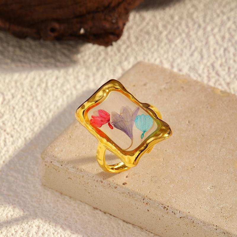 

Модные кольца для женских украшений золотой