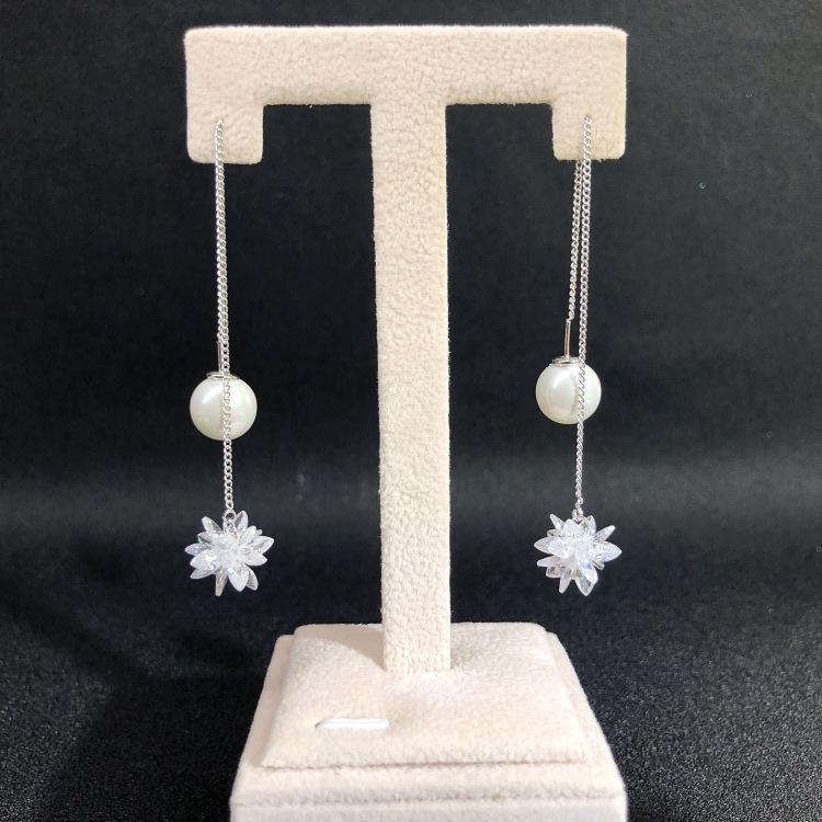 Austrian super flash crystal earrings, stud earrings, niche high-end temperament earrings, long simple earrings, 925 silver needles.