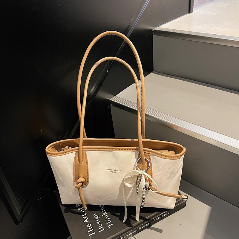 High-end underarm bag women's spring and summer new fashion trendy shoulder bag niche commuter tote bag