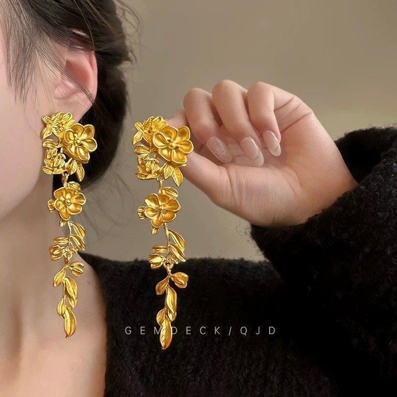 Elegant Retro Rhinestone Flower Stud Earrings: Geometric Style, Luxurious Fashion Accessories