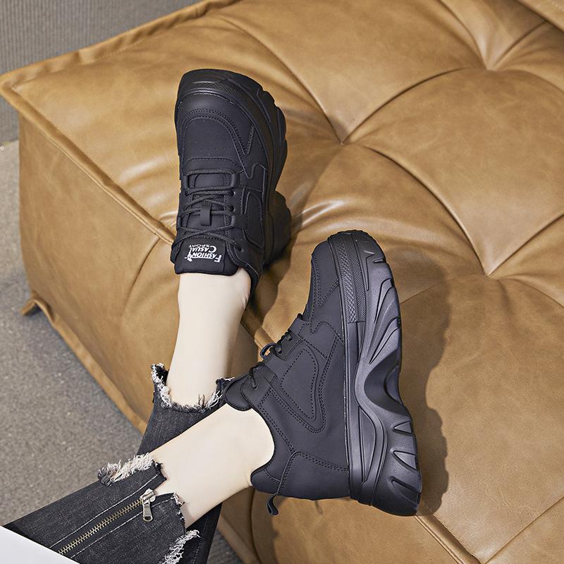 Scarpe da papà aumentano l'altezza interna anno primavera e autunno nuove suola spessa piccole scarpe singole sportive e per il tempo libero A