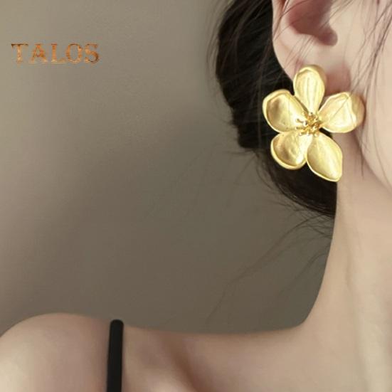 1 Pair Women Earrings 3D Flower Shape Retro Matt Golden Plate Solid Color Floral Stud Earrings Prom Dating Party Ear Jewelry