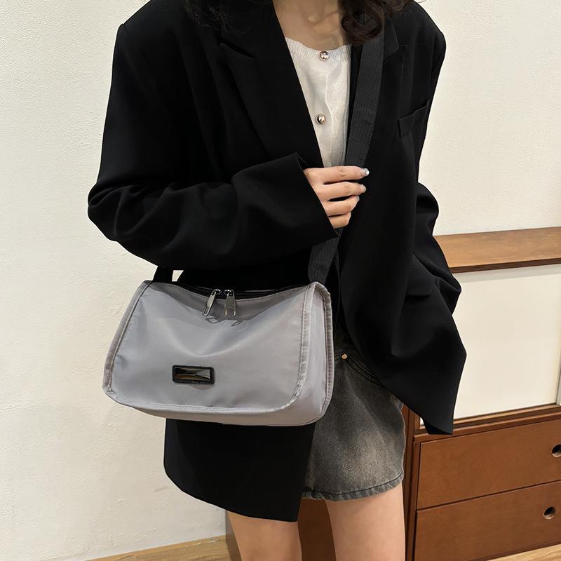 Casual simple and versatile nylon shoulder bag, trendy messenger bag, female student large-capacity class backpack