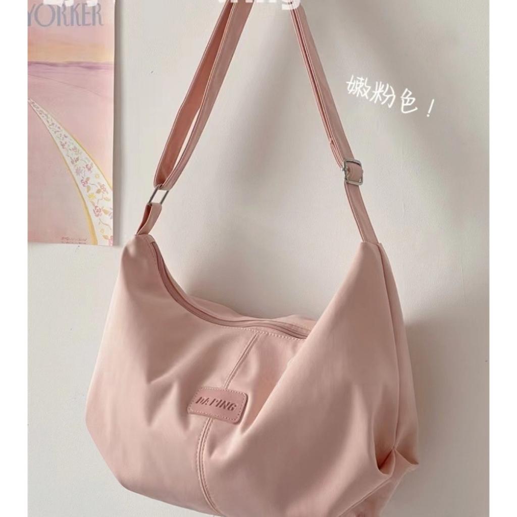 Ladies' Fashionable Large Capacity Crossbody Bag with Adjustable Shoulder Straps and Zipper Closure - Made of Durable Polyester Material