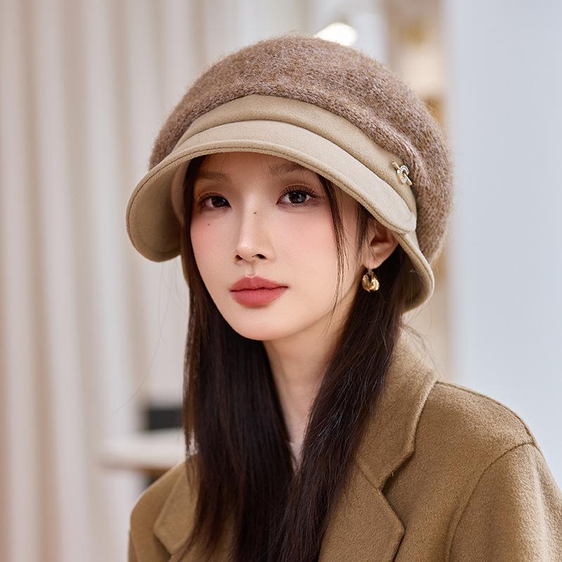Autumn and Winter Hats for Women's Metal Label Beret Casual Fashion Versatile Painter Hat British Style Warm Hat