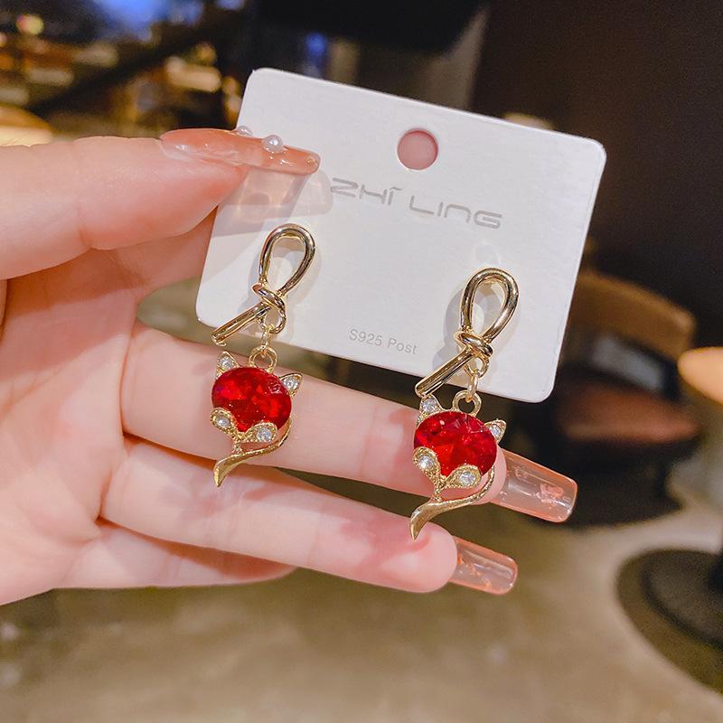 Fashion Temperament Sweet Flower Stud Earrings Women's Red Bow Flower Earrings Versatile Exquisite Daily Atmosphere Earrings