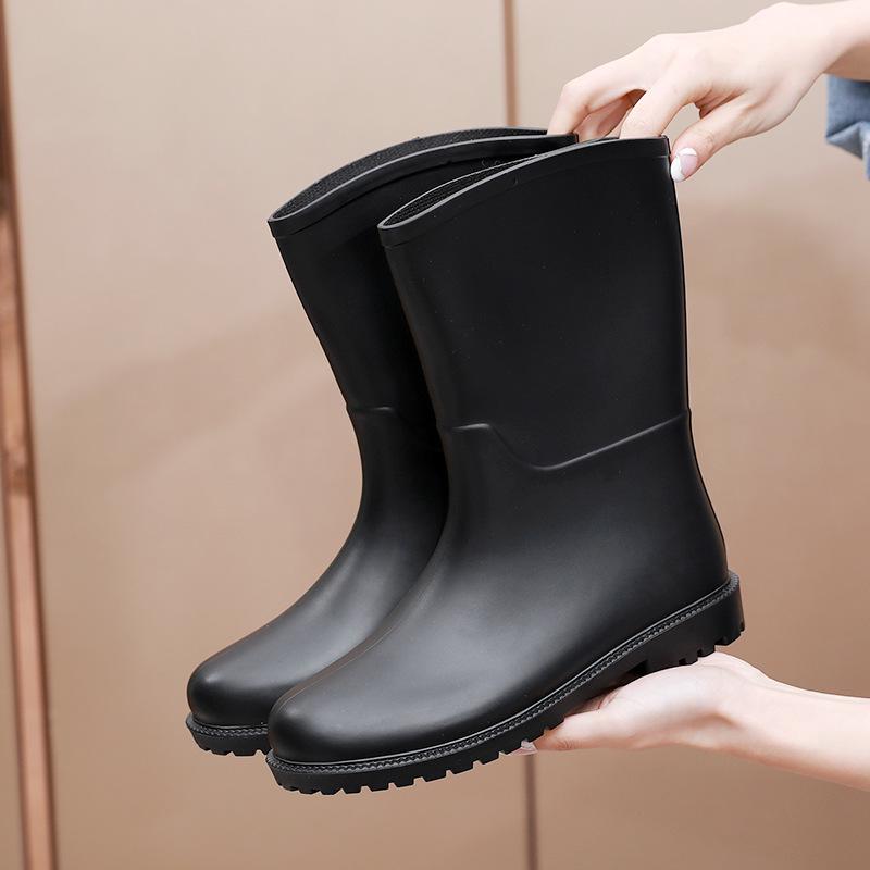 Fashionable Women's Non-slip Mid-calf Waterproof Rubber Rain Boots
