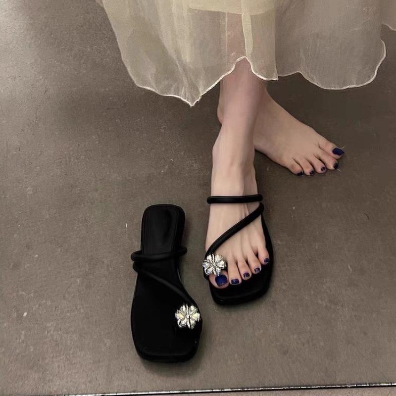 Fashion Summer Women Slippers Flower Fashion Flat Clip Toe Flip Flop Outdoor Rhinestones Non-slip Beach Slipper Female Square Toe Sandal