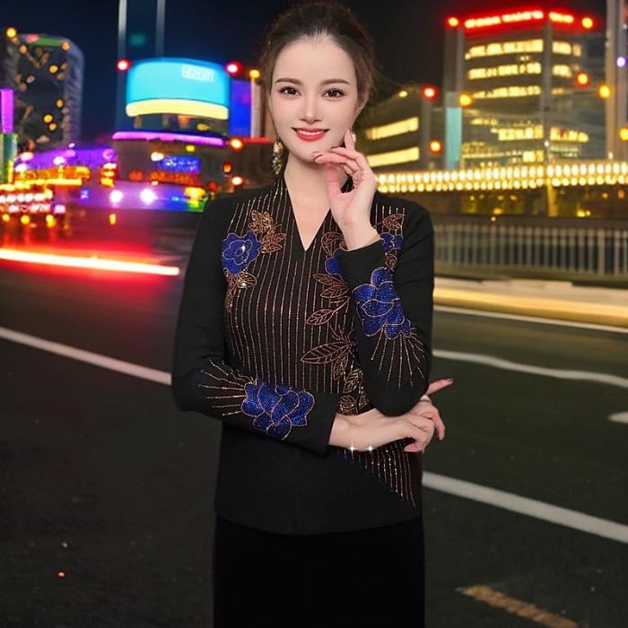 

2024 Chic Slim-Fit V-Neck Long-Sleeve Rhinestone Velvet Top for Autumn/Winter 3XL