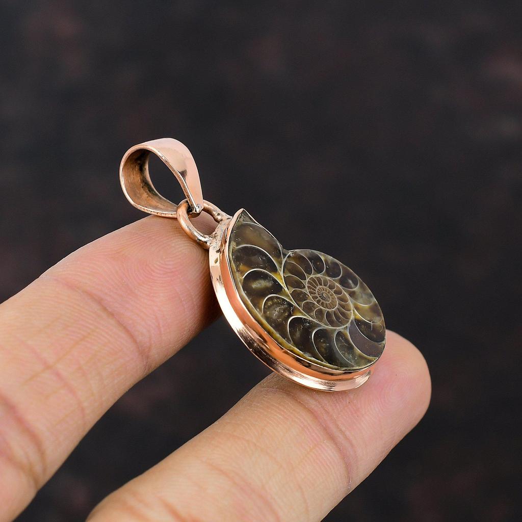 Ammonit Fossil Anhänger Kupferanhänger Höchste Qualität Edelsteinanhänger Kupferschmuck Handgefertigter Anhänger Geschenk für Freund Ammonit Fossil Schmuck