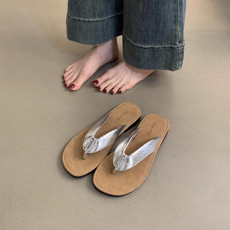 Mezzanine slippers women wear new Korean version of retro flip-flops vacation fairy wind seaside flat beach shoes in summer