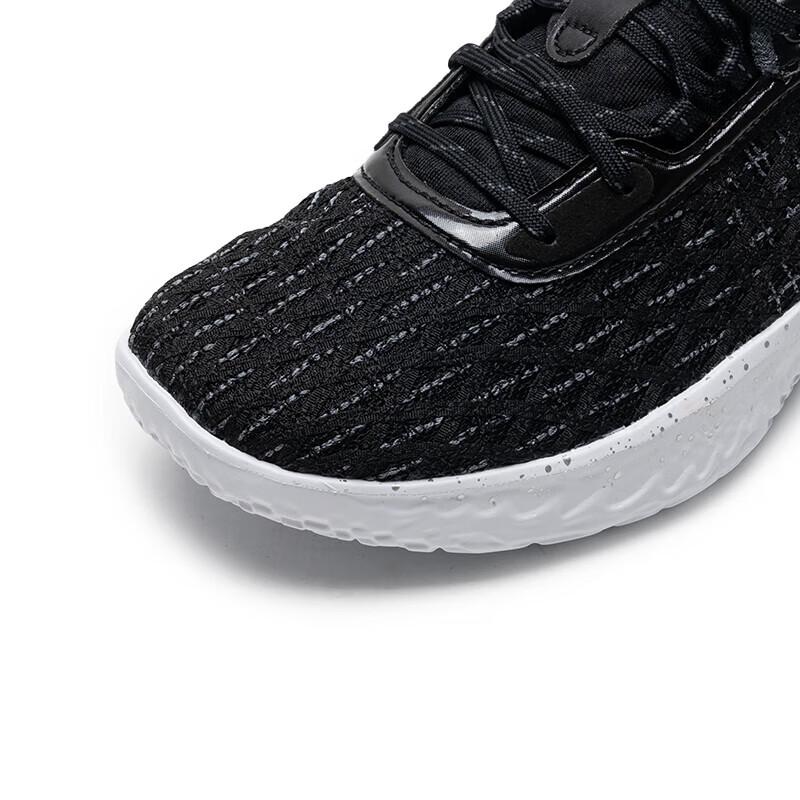 Under Armour Men's Curry Versatile Athletic Shoes 3025631-001