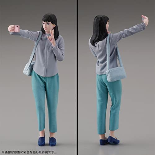 Kaiyodo ART PLA Tourist and African Elephant Set, 1/35 Scale, Unpainted and Unassembled Plastic Model Kit, Molded Color, AP010