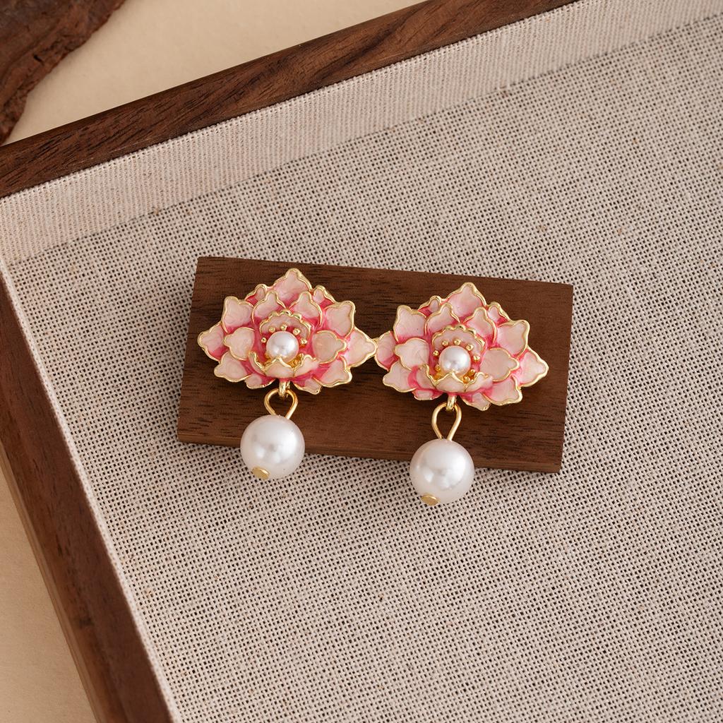 Holiday Wind Sweet French Earrings Women'S Pearl Summer Flower Stud Earrings Niche Exquisite Design Fashion Earrings