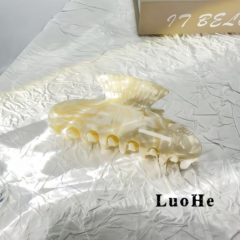 

Luohe Ocean-Inspired Seashell Acetate Claw Clip - Elegant, High-End, Versatile Hair Accessory
