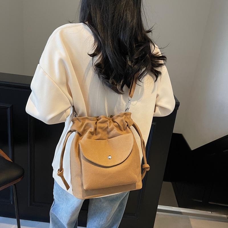 Personalized bag women's 2025 new Korean version of fashion pleated niche bucket bag casual spring shoulder messenger bag tide