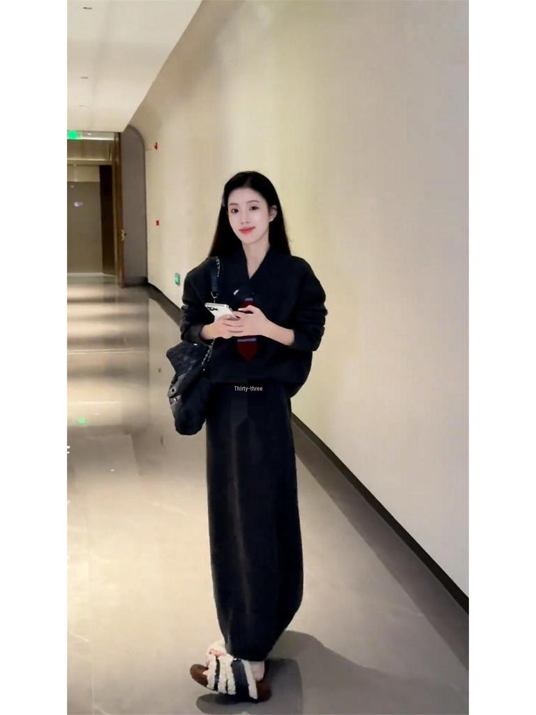 Korean Style Gray Knit Sweater & Skirt Set for Autumn/Winter 2025 - Women's Deep Winter Outfit