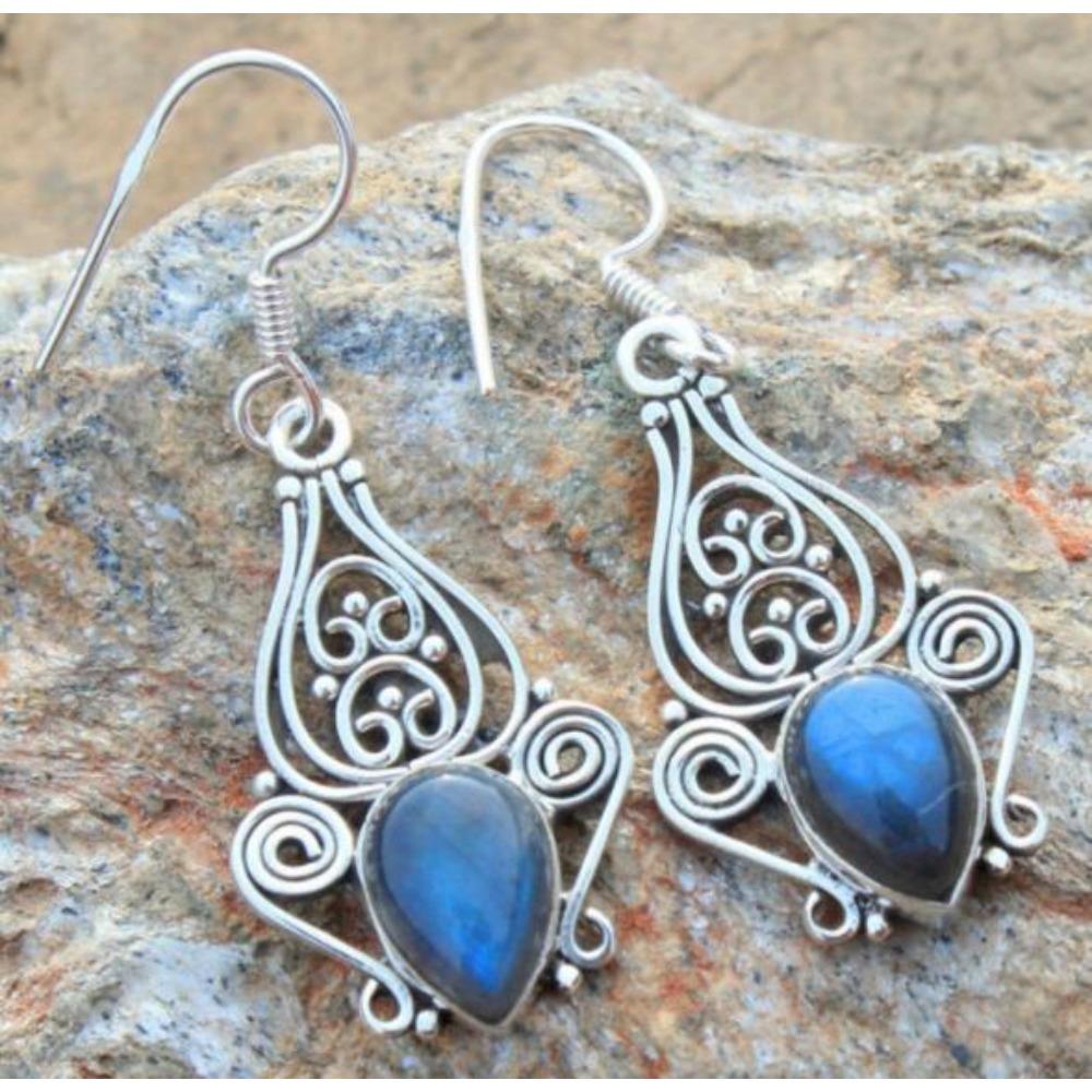 Retro Love Shape Strange Earrings European Beautiful Woman Earrings